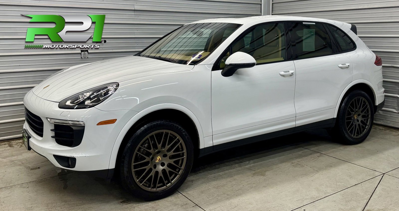 Used 2017 Porsche Cayenne Platinum Edition image 1