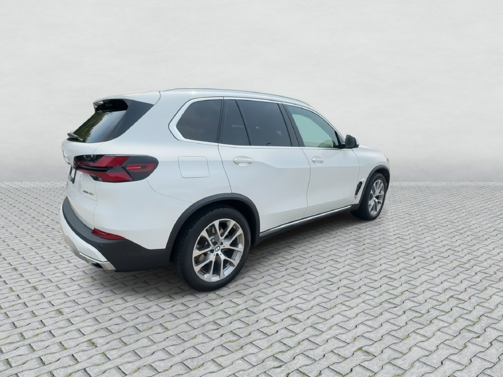 Used 2024 BMW X5 xDrive40i w/ Climate Comfort Package AWD/4WD image 8