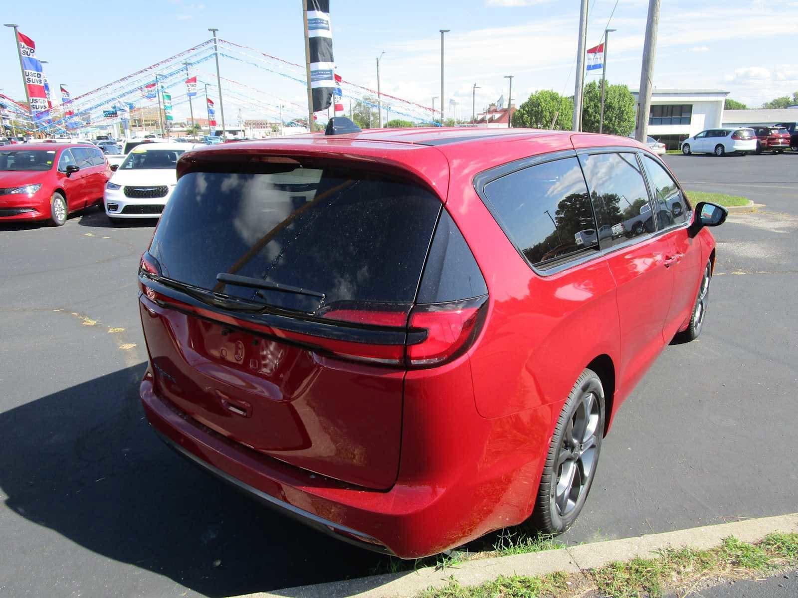 New 2026 Chrysler Pacifica Select FWD image 5