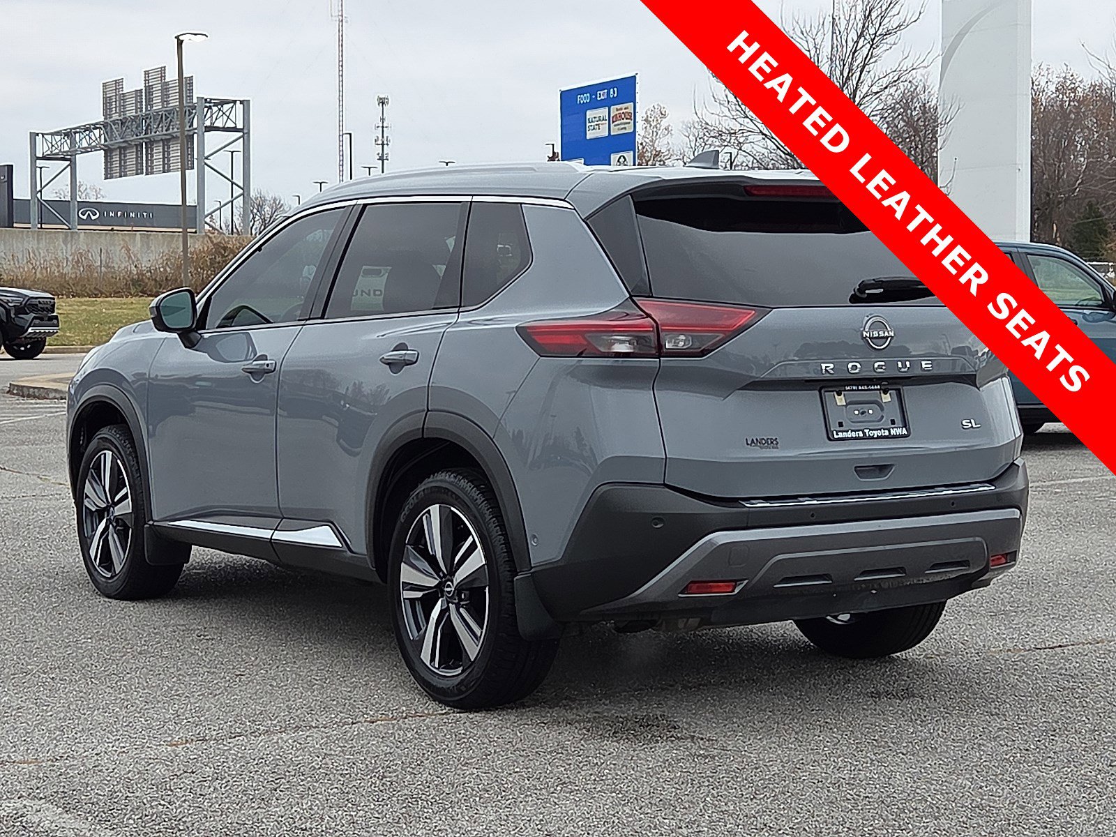 Used 2023 Nissan Rogue SL w/ SL Premium Package image 4
