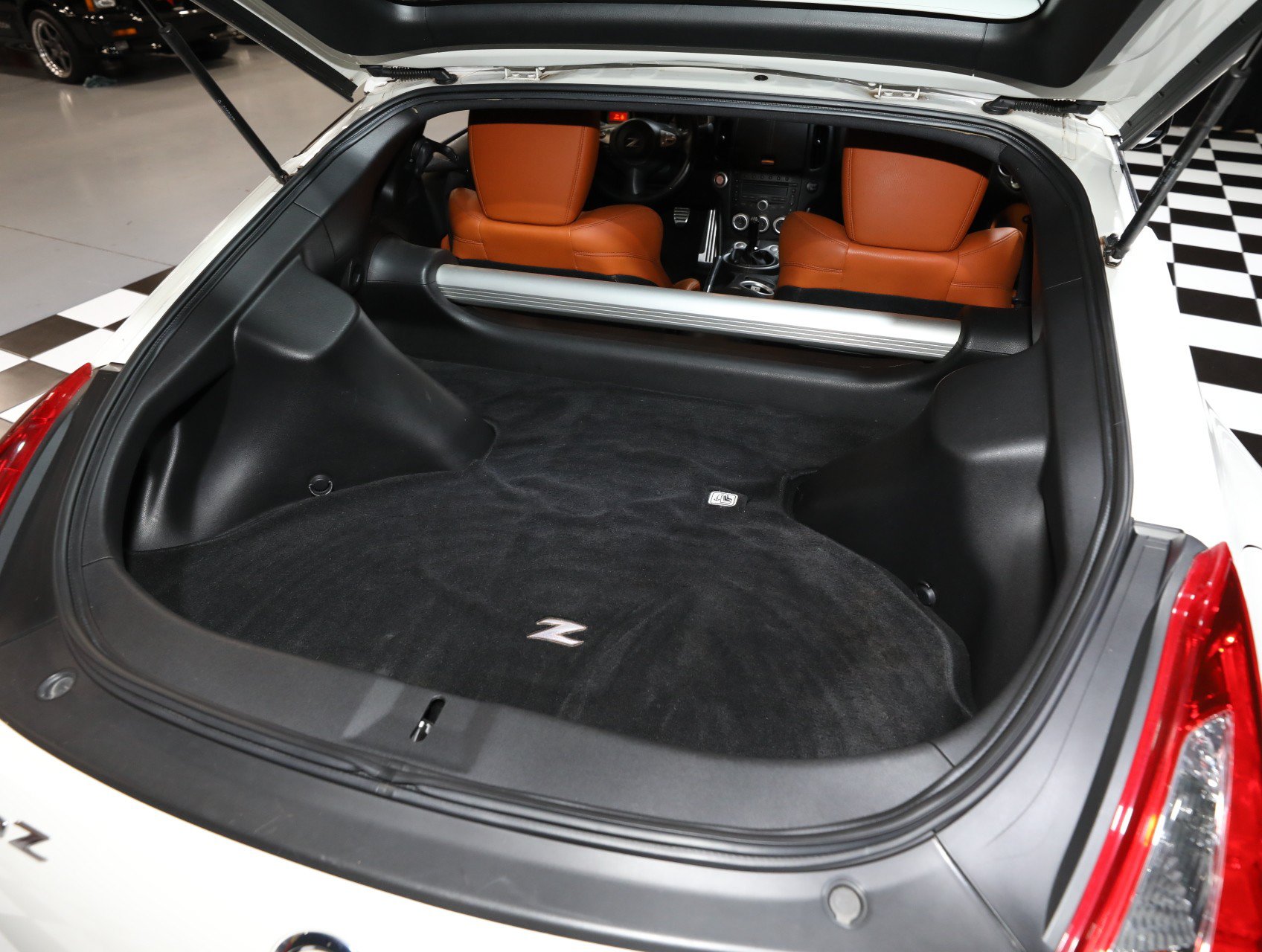 Used 2009 Nissan 370Z Touring RWD image 4