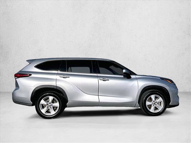 Used 2021 Toyota Highlander L image 5