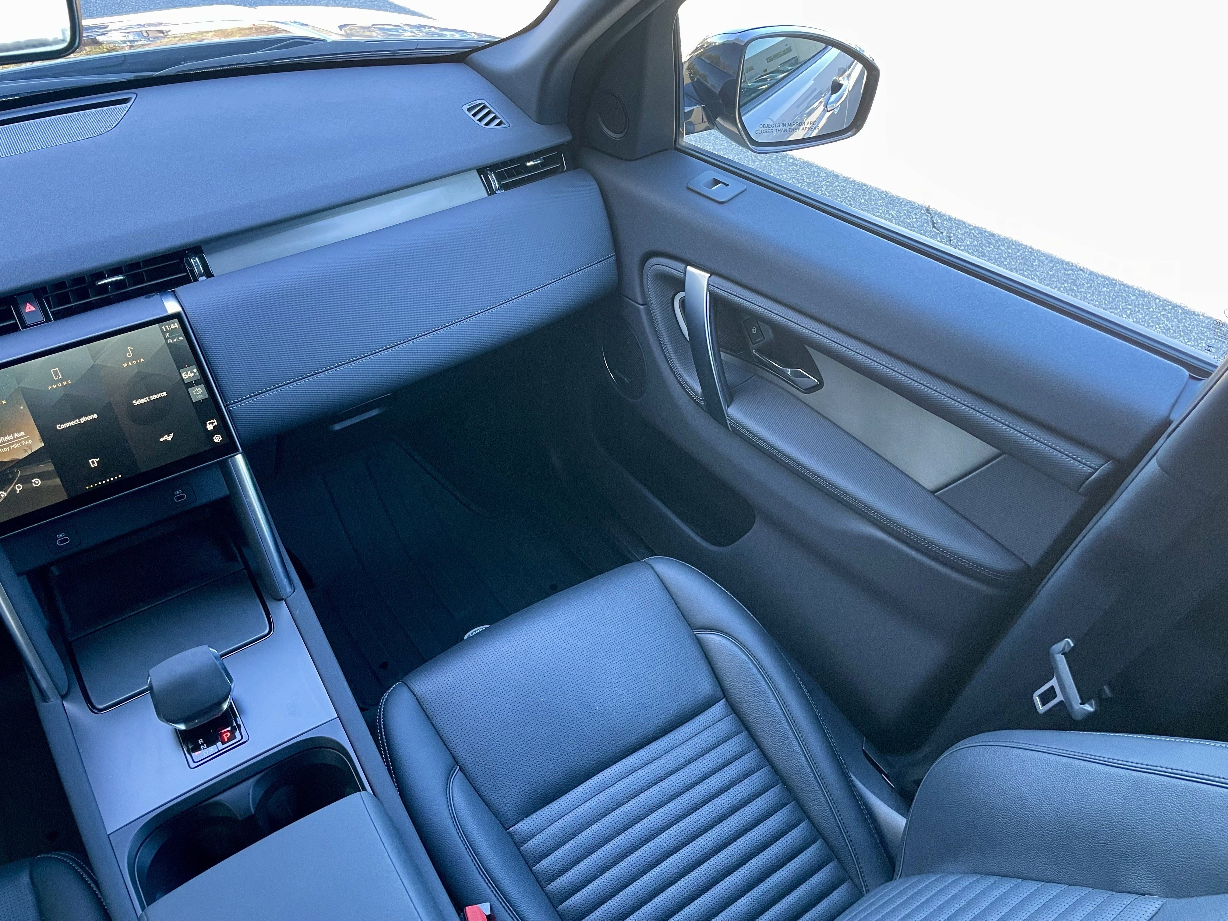 Certified 2024 Land Rover Discovery Sport Dynamic SE image 18