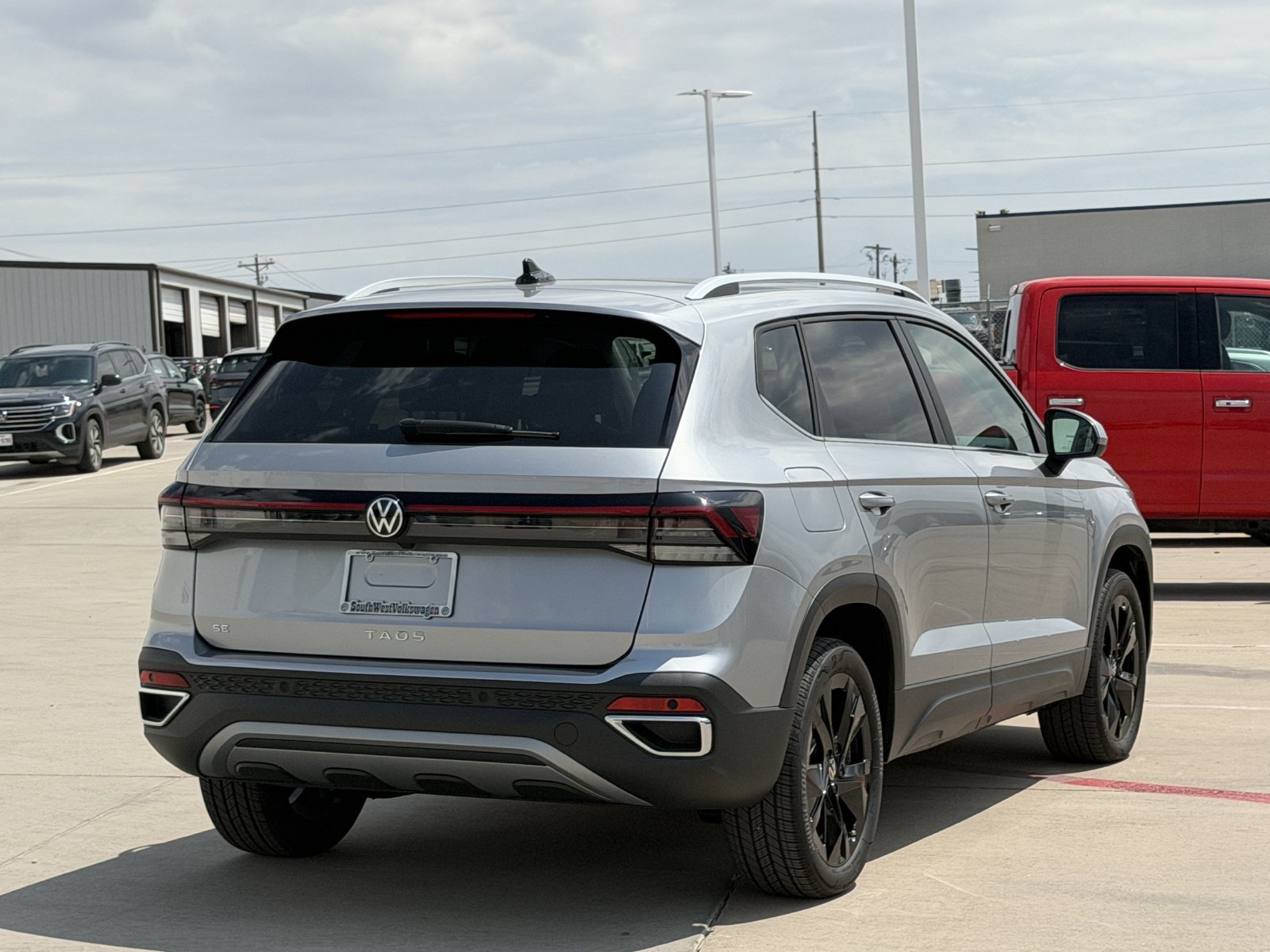 New 2026 Volkswagen Taos SE FWD image 4