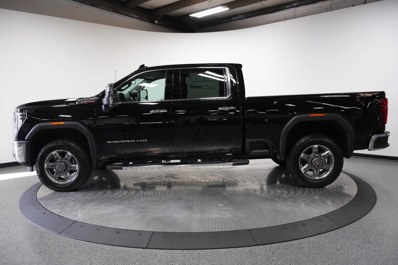 New 2025 GMC Sierra 2500 SLT w/ SLT Premium Package image 5
