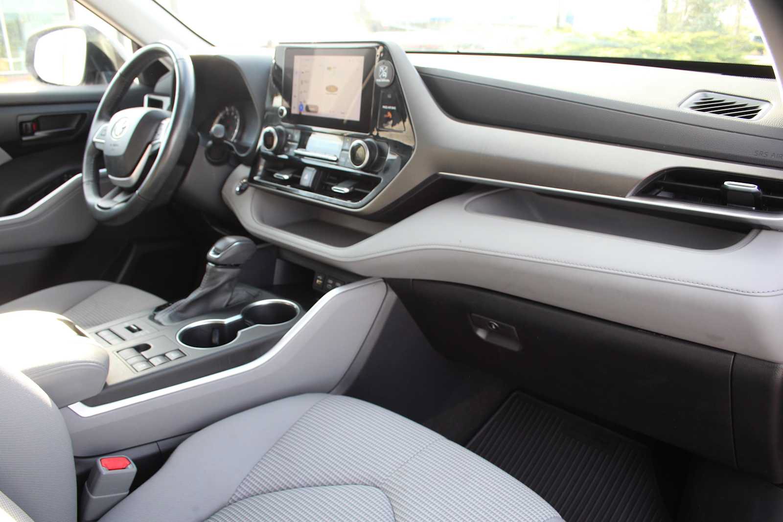 Used 2023 Toyota Highlander LE AWD/4WD image 17