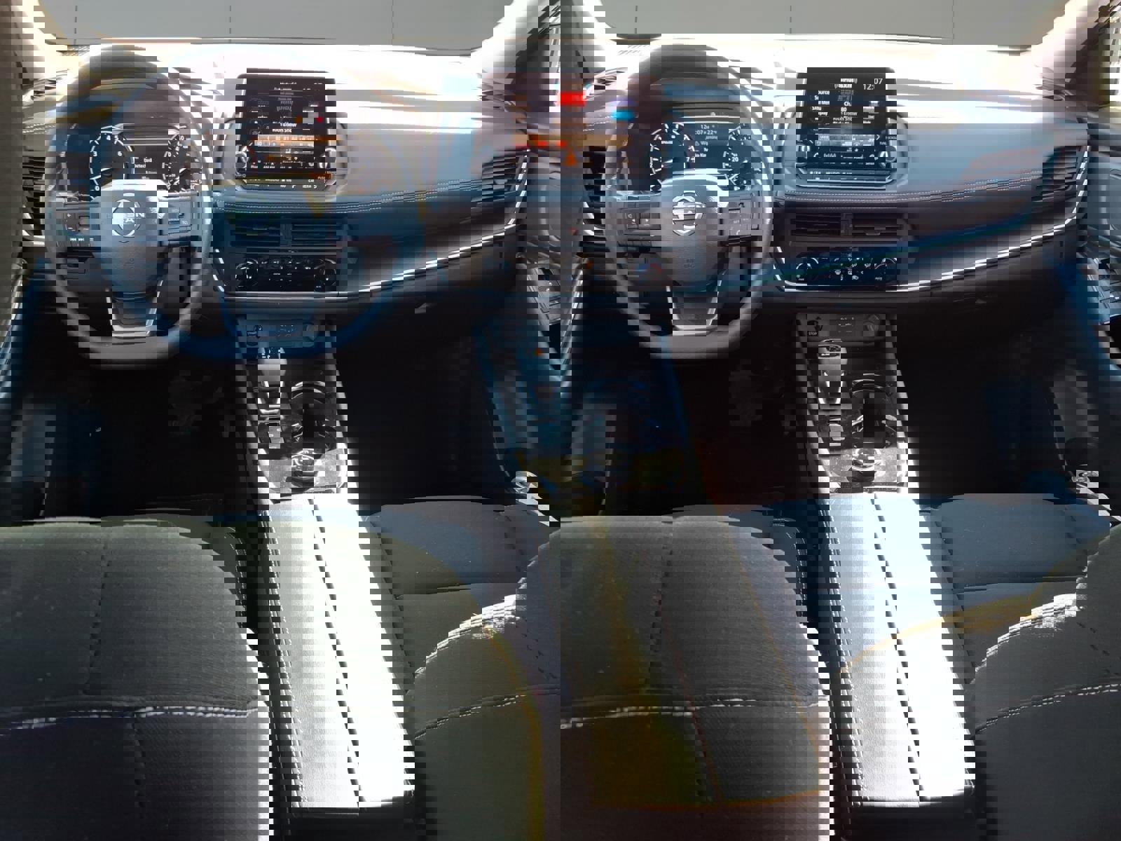 Used 2025 Nissan Rogue S image 8