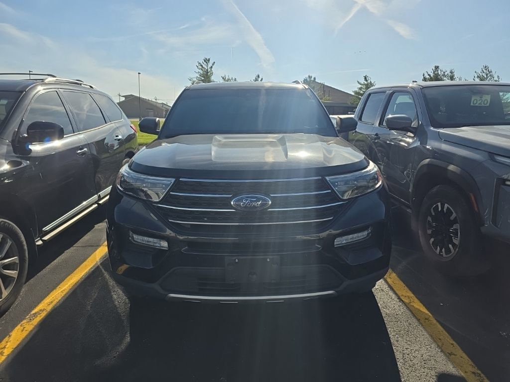 Used 2020 Ford Explorer XLT w/ Equipment Group 202A AWD/4WD image 2