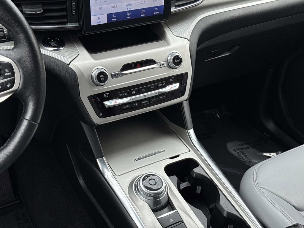 Used 2021 Ford Explorer XLT w/ Equipment Group 202A image 12