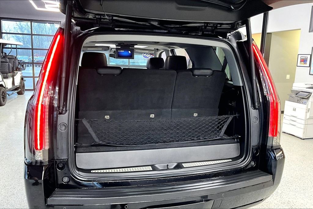 Used 2016 Cadillac Escalade Luxury image 24
