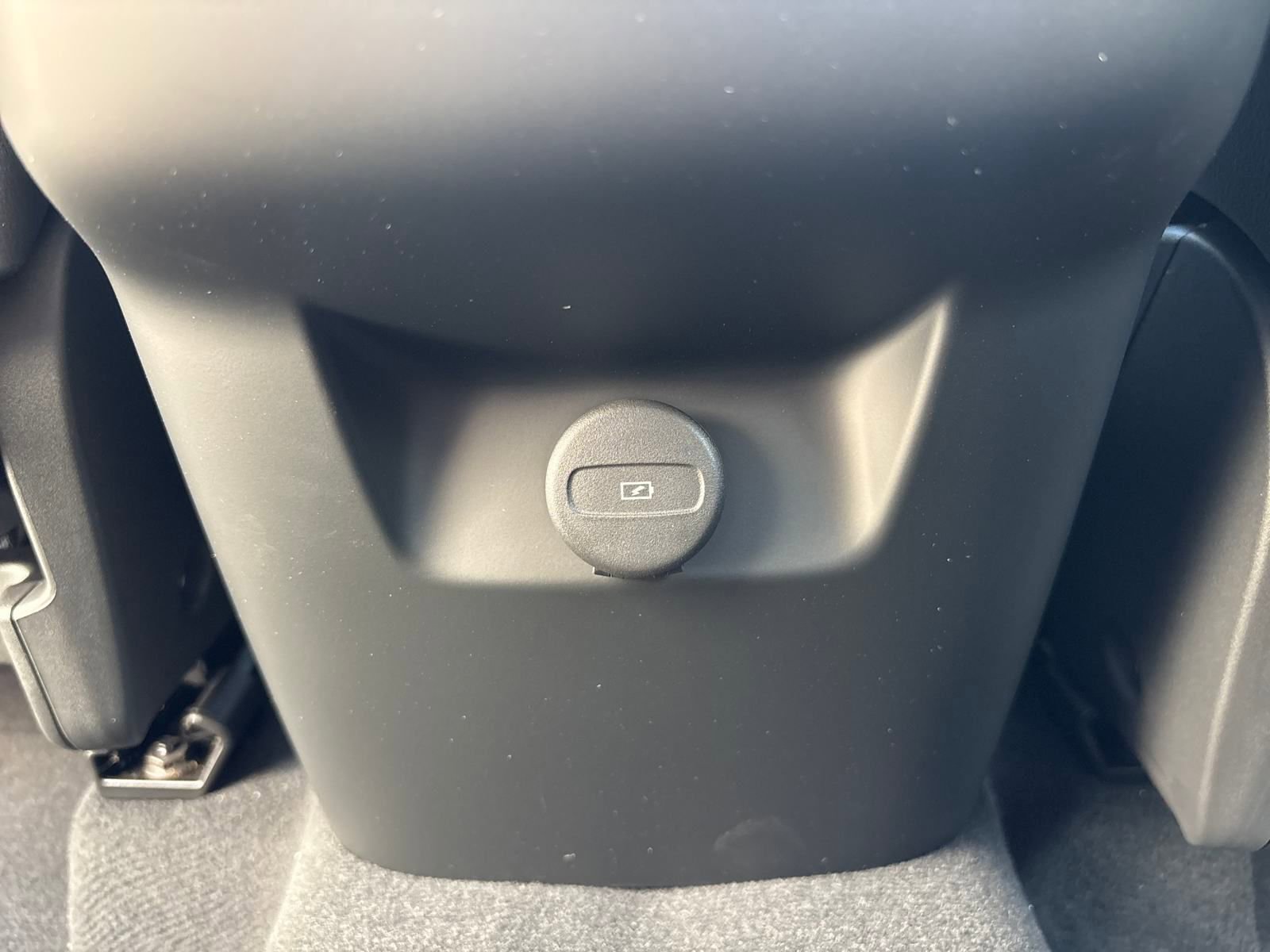 New 2026 Volvo XC90 B6 Plus w/ Protection Package Premier image 34