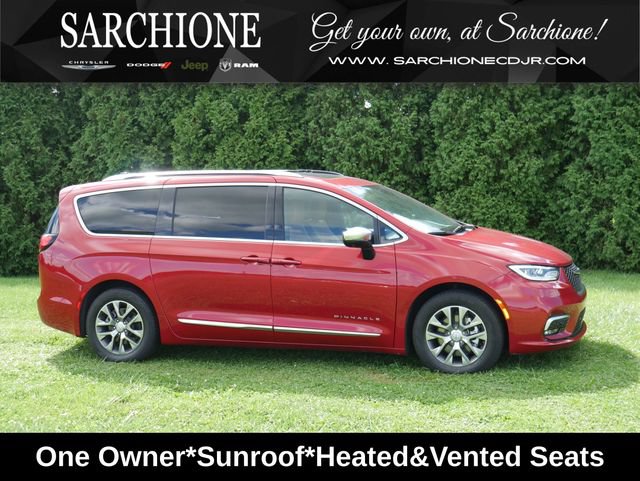 Used 2025 Chrysler Pacifica Pinnacle FWD image 1