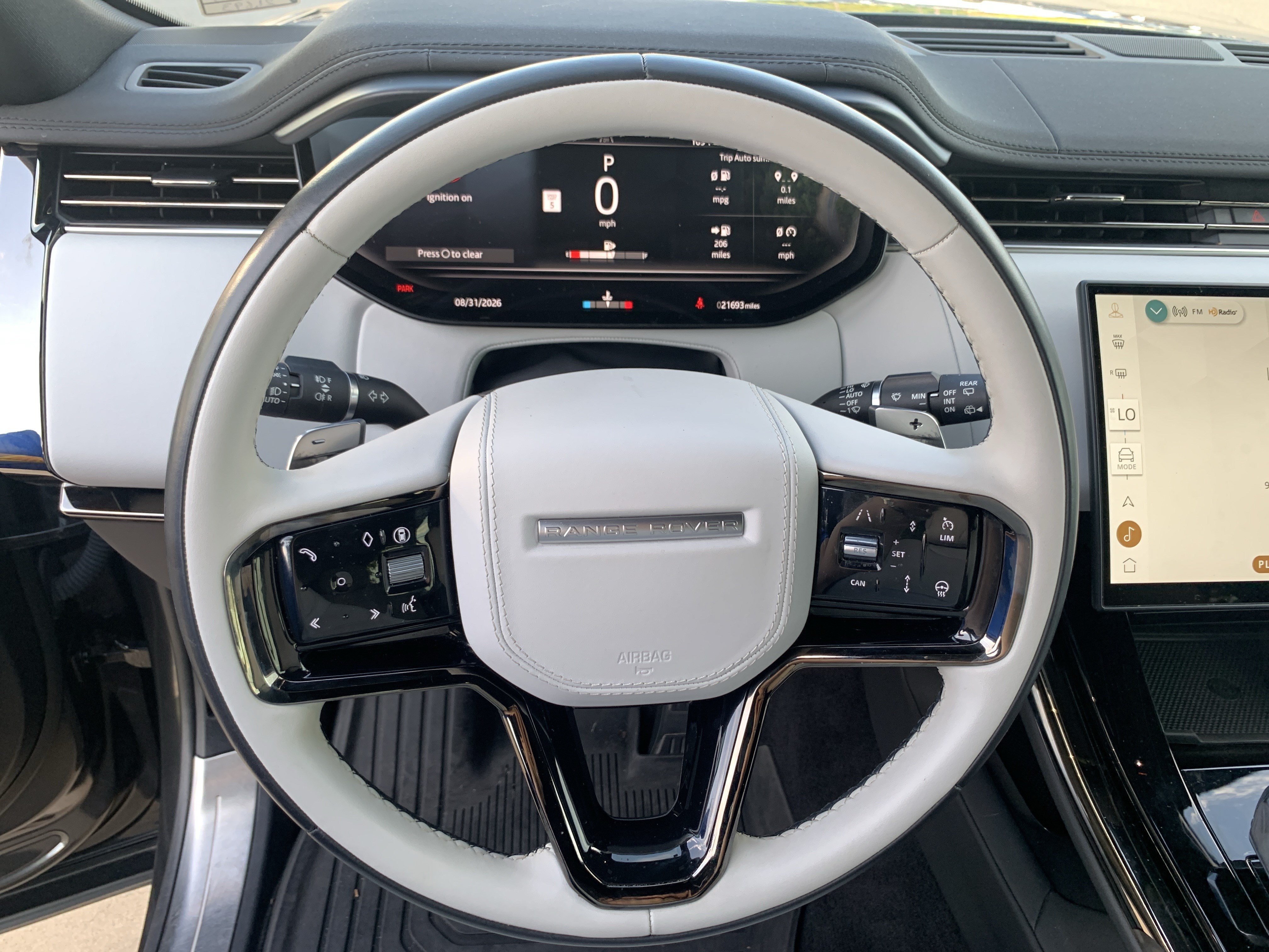 Used 2025 Land Rover Range Rover Sport Dynamic SE AWD/4WD image 18