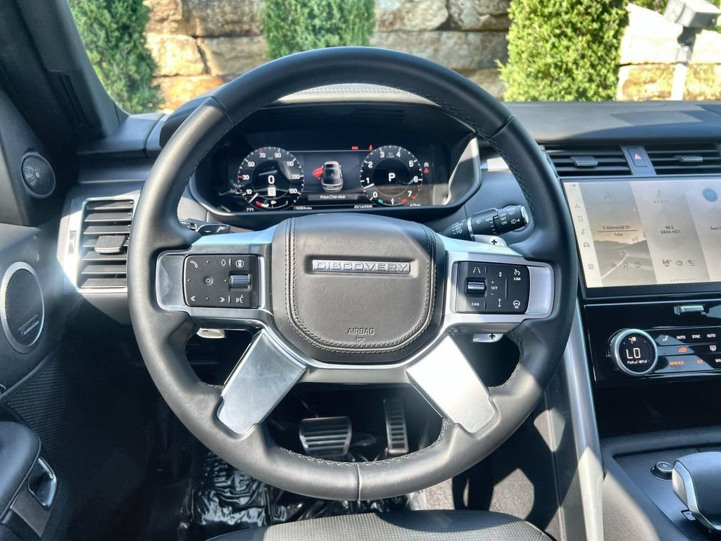 Certified 2025 Land Rover Discovery Metropolitan Edition AWD/4WD image 22