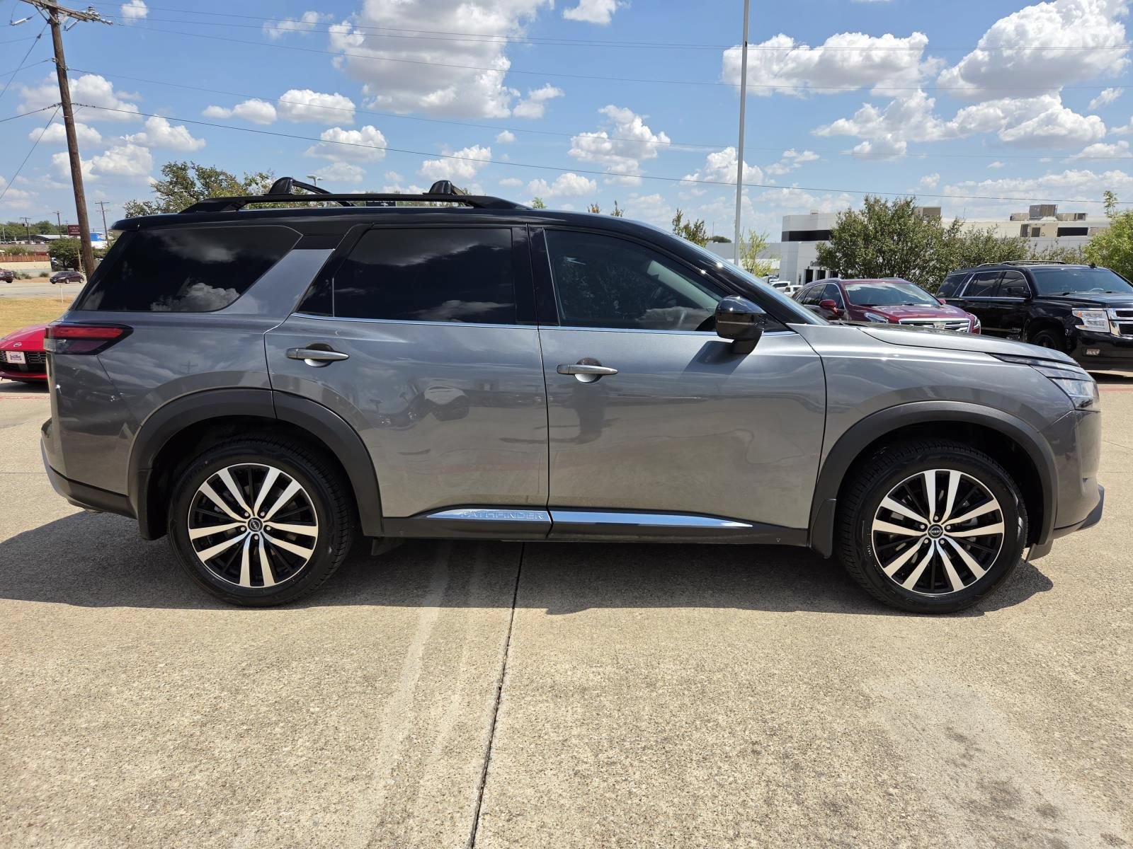 Certified 2024 Nissan Pathfinder Platinum FWD image 4