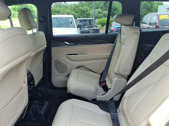 Certified 2023 Jeep Grand Cherokee L Limited w/ Luxury Tech Group II AWD/4WD image 17