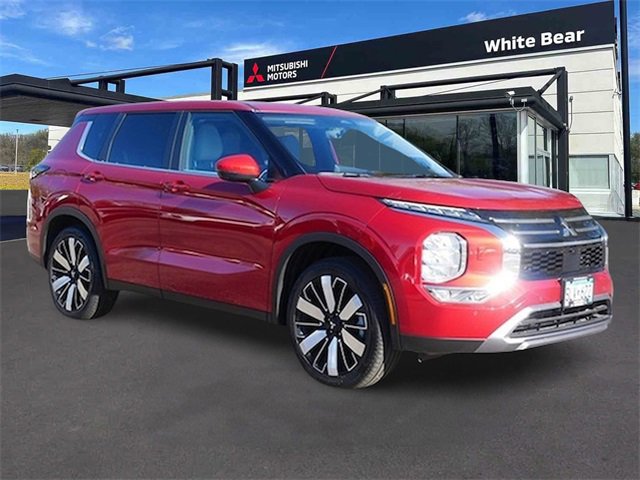 Used 2025 Mitsubishi Outlander SE