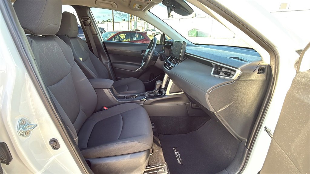 Used 2023 Toyota Corolla Cross LE image 32