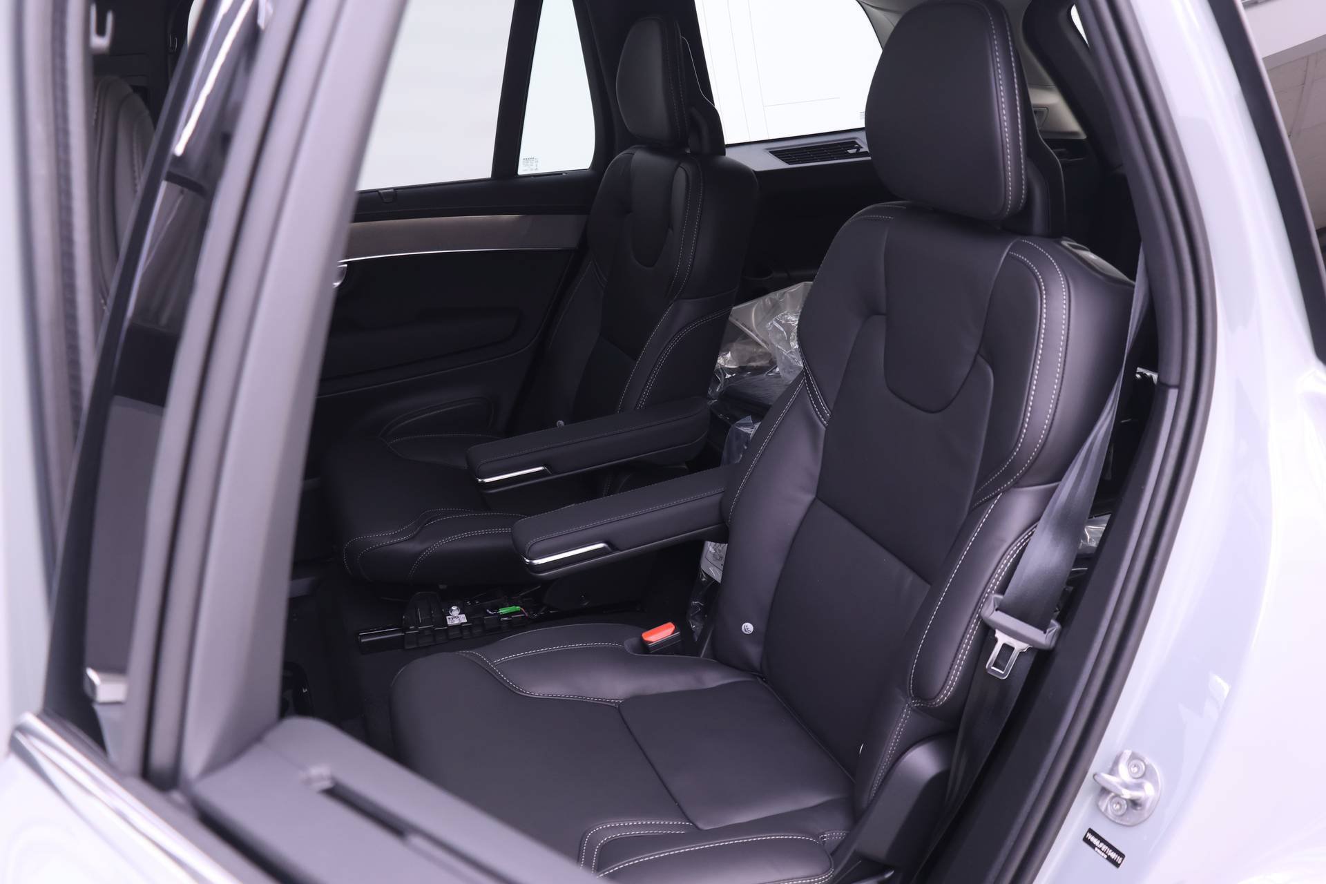 New 2026 Volvo XC90 T8 Ultra w/ Protection Package Premier AWD/4WD image 12