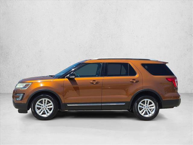 Used 2017 Ford Explorer XLT w/ Equipment Group 202A FWD image 9