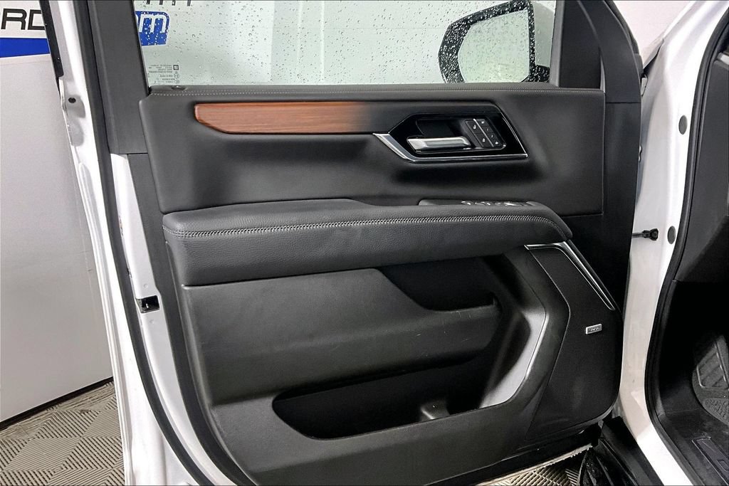 Used 2025 GMC Yukon XL Denali RWD image 18