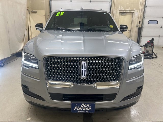 Used 2023 Lincoln Navigator Reserve image 2