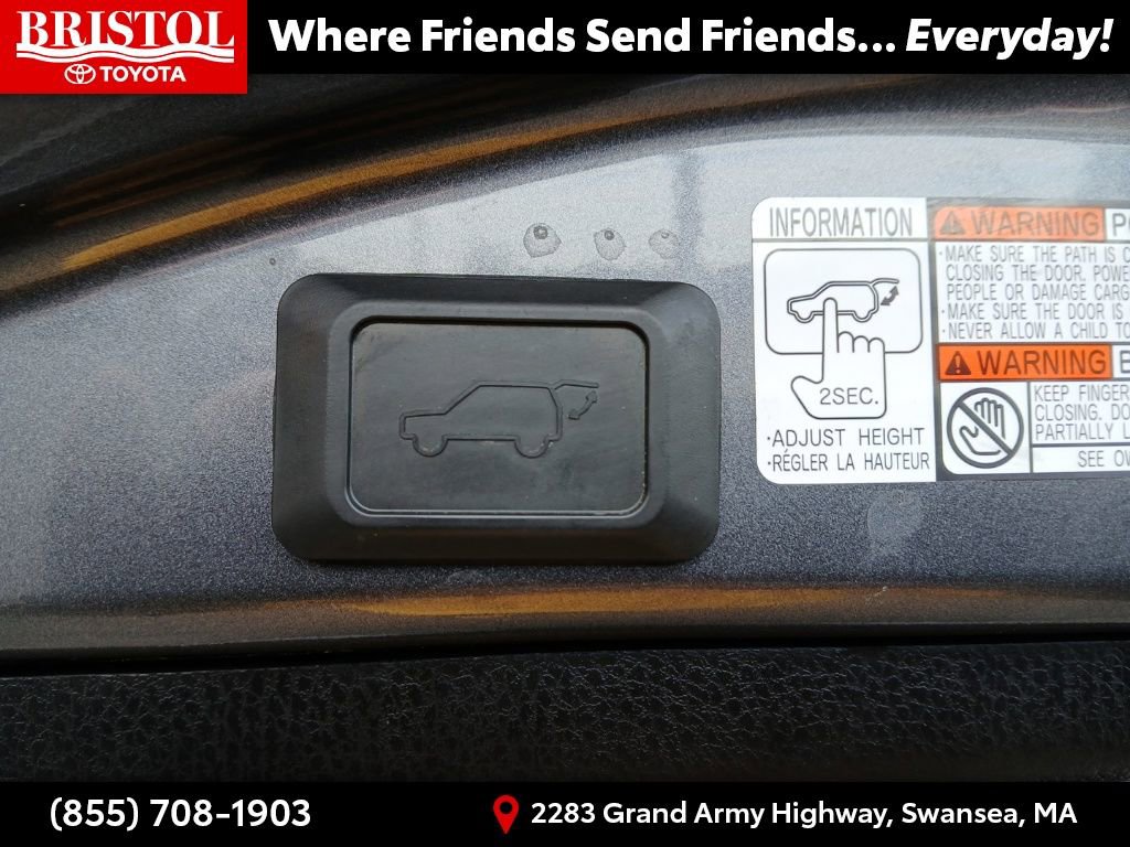 Used 2016 Toyota RAV4 Limited image 33