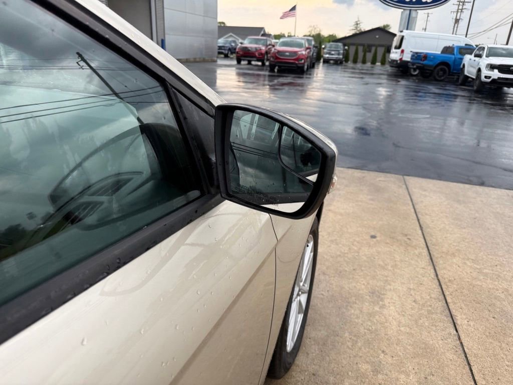 Certified 2017 Ford Focus SE FWD image 9