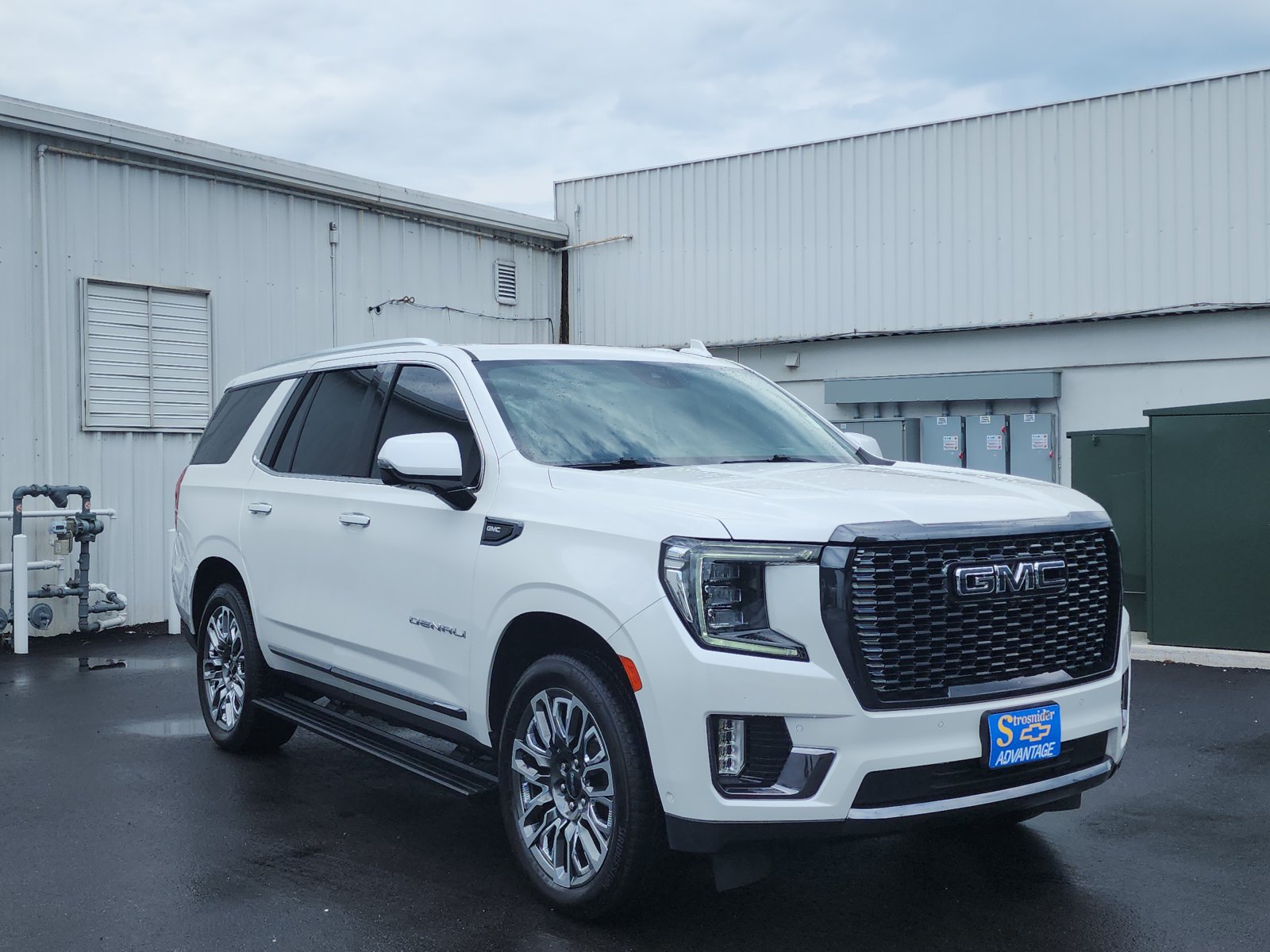 Used 2023 GMC Yukon Denali Ultimate AWD/4WD image 7