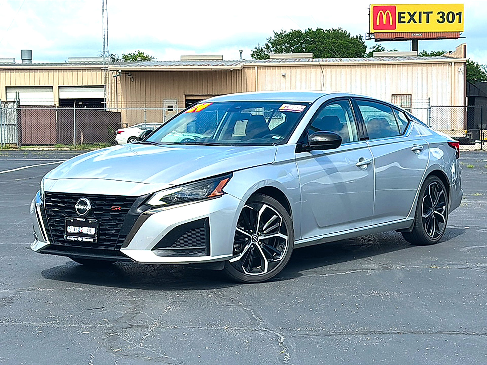 Used 2024 Nissan Altima 2.5 SR image 2