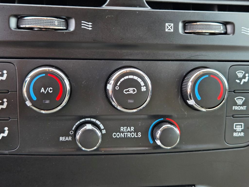 Used 2015 Dodge Grand Caravan SXT w/ UConnect Hands-Free Group image 21