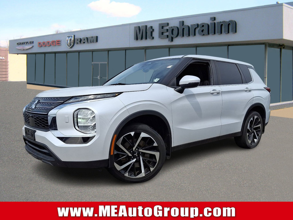 Used 2022 Mitsubishi Outlander ES AWD/4WD image 1