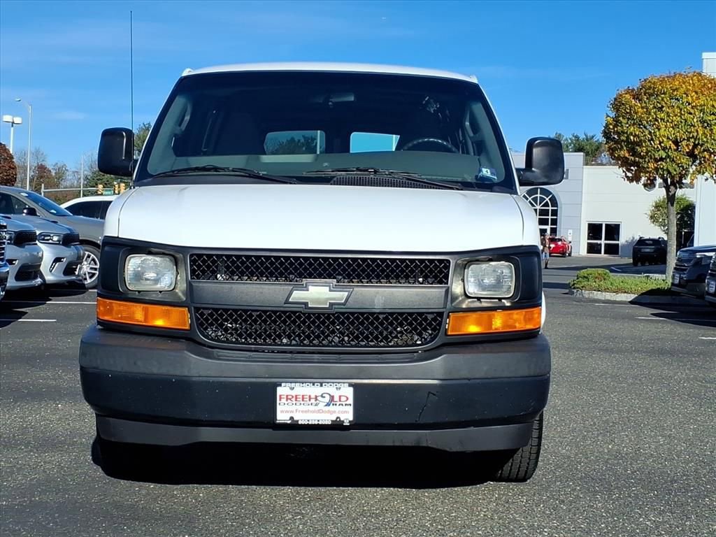 Used 2017 Chevrolet Express 2500 image 2