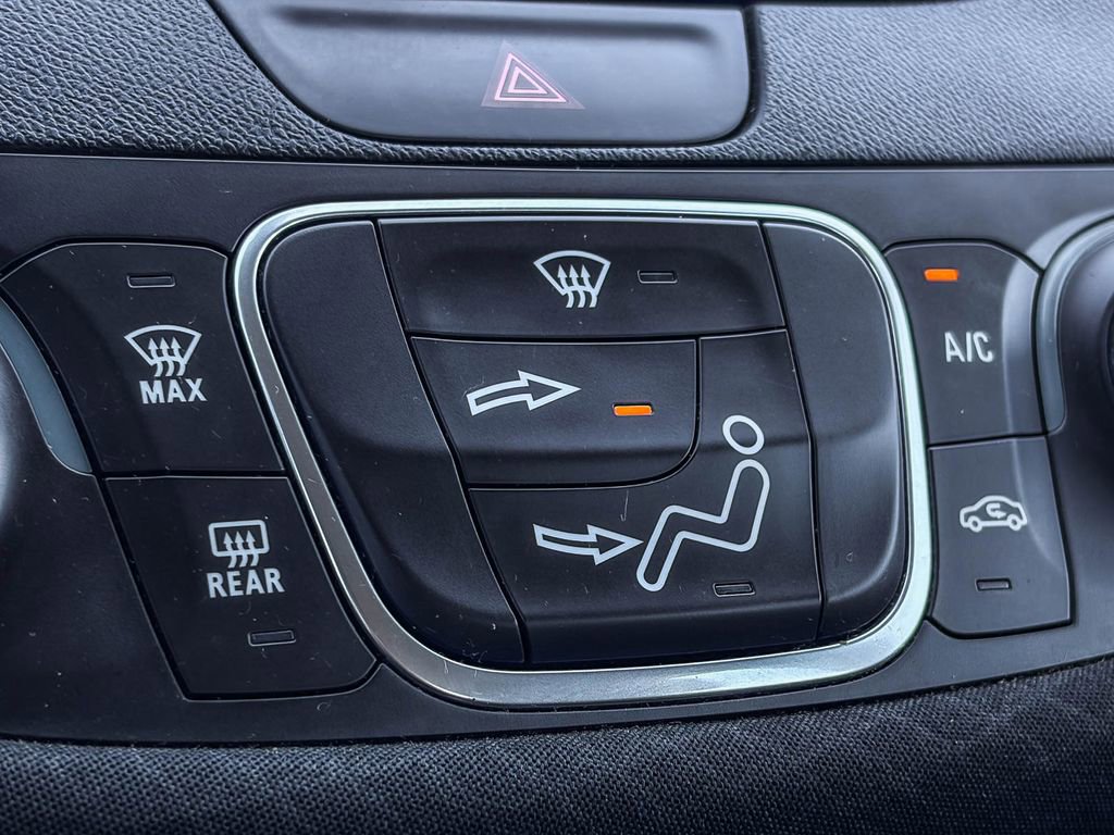 Used 2018 Chevrolet Malibu LT image 28