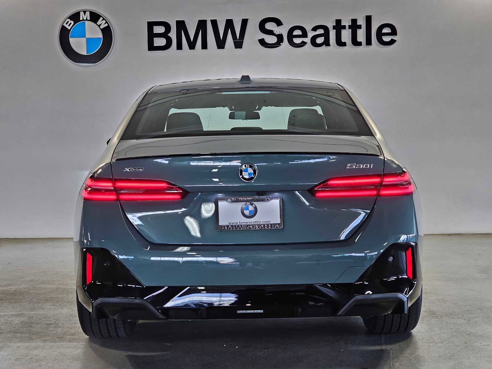 Used 2025 BMW 530i xDrive w/ M Sport Package image 5