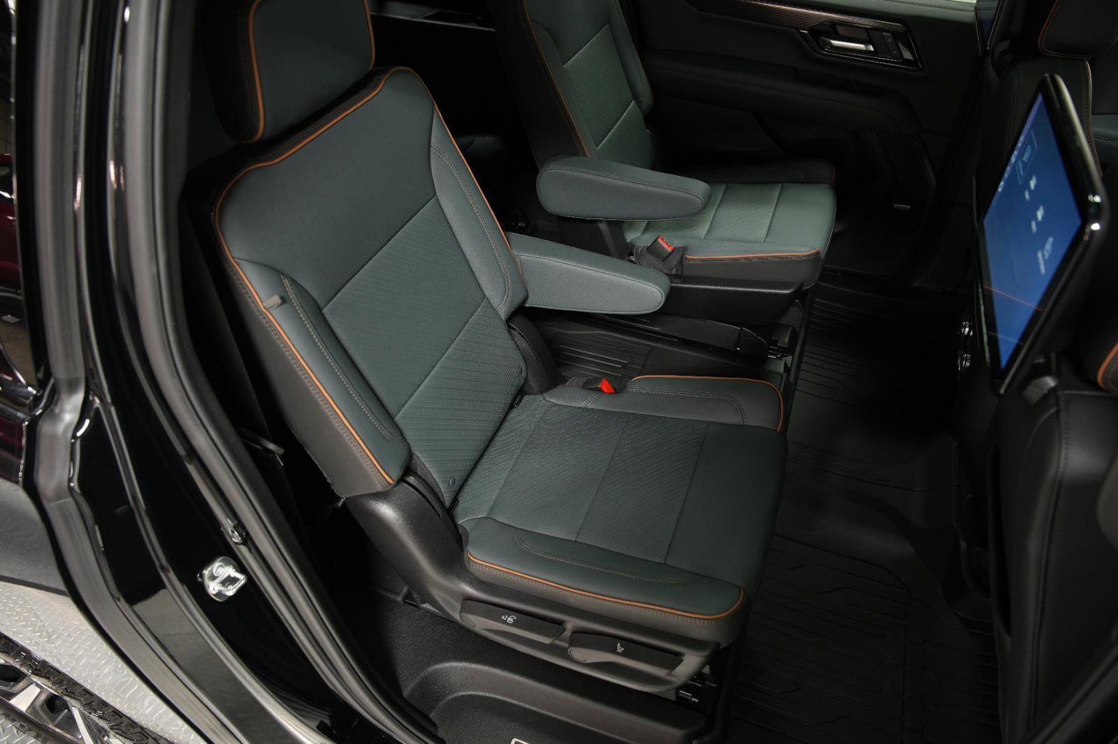 New 2026 GMC Yukon XL AT4 w/ AT4 Premium Plus Package AWD/4WD image 19