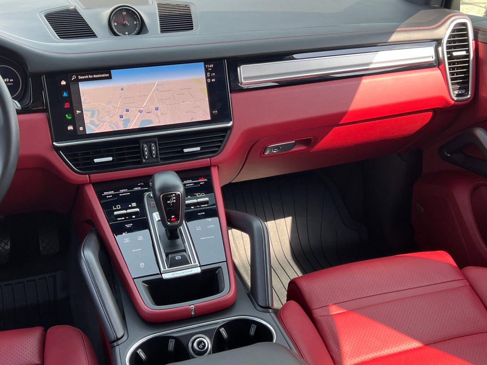 Certified 2022 Porsche Cayenne Platinum Edition image 24