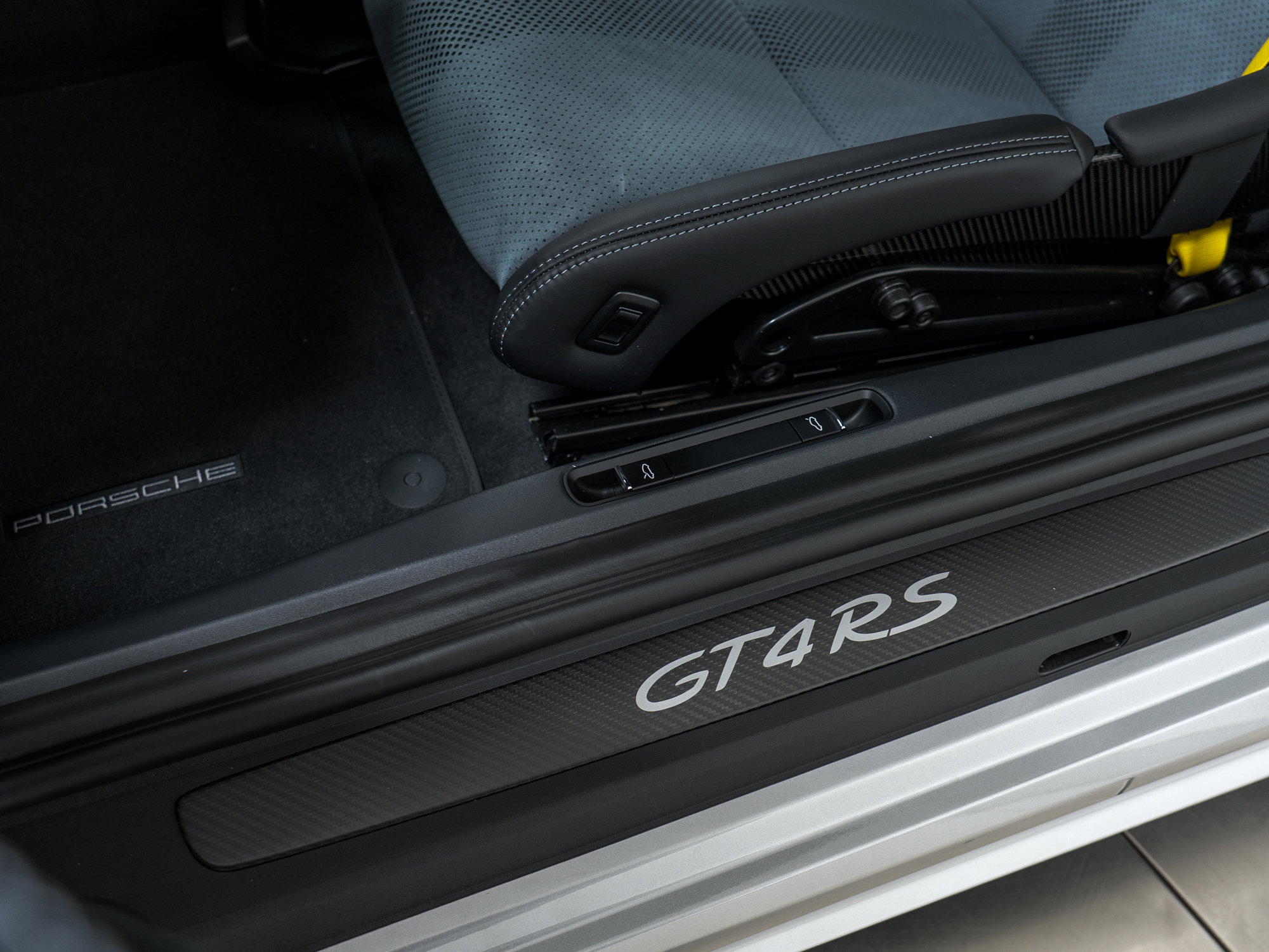 Used 2025 Porsche 718 Cayman GT4 RS image 16