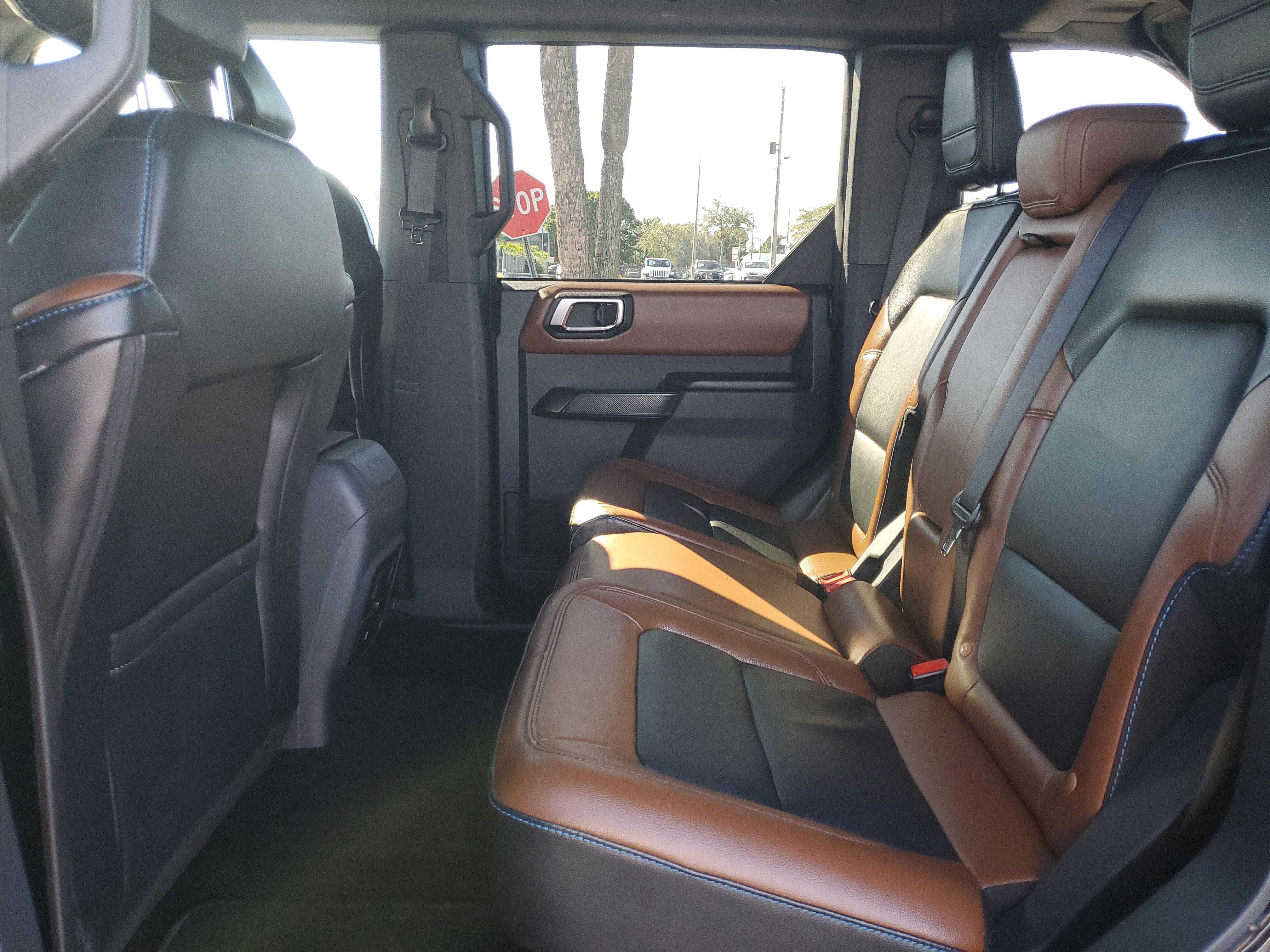 Used 2024 Ford Bronco Outer Banks image 15