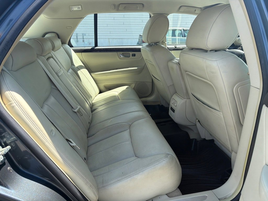 Used 2009 Cadillac DTS w/ Trunk Convenience Package FWD image 14