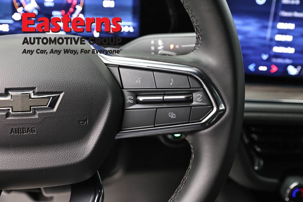 Used 2025 Chevrolet Suburban Z71 AWD/4WD image 16