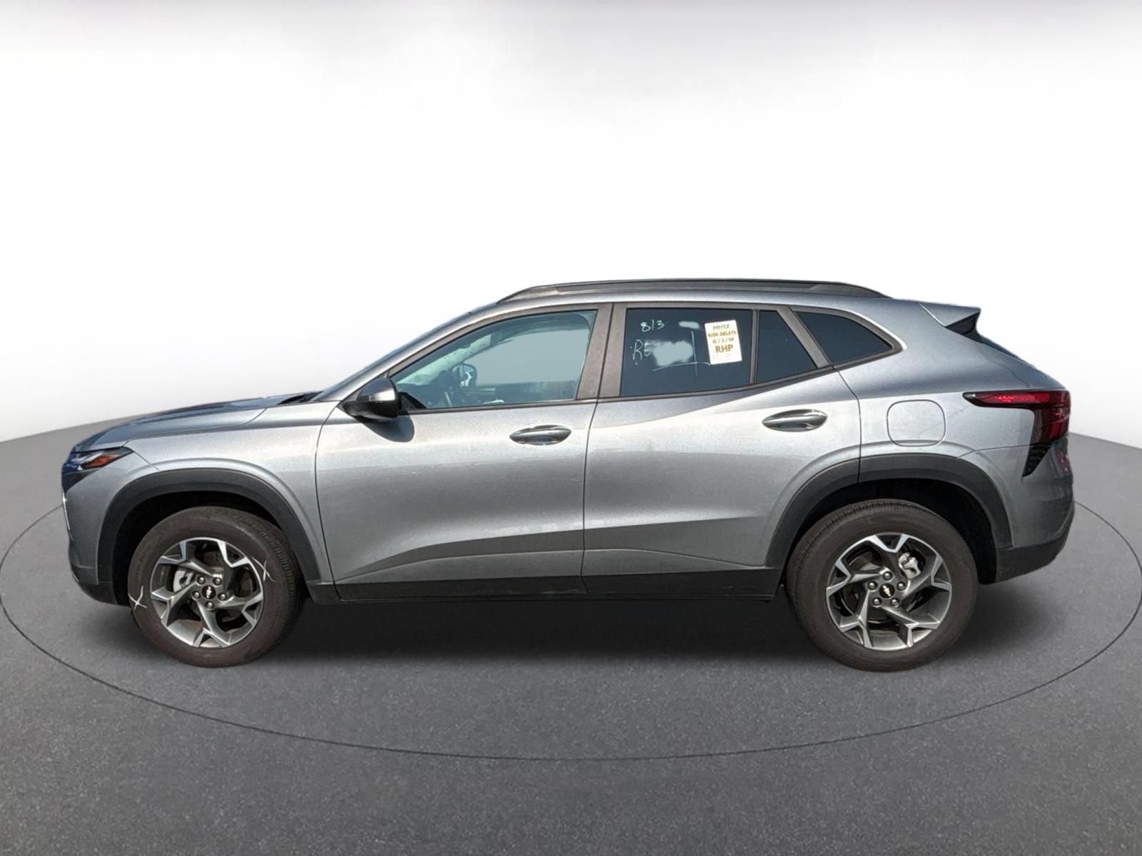 Used 2025 Chevrolet Trax LT w/ LT Convenience Package FWD image 8