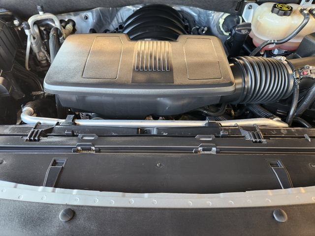 Used 2023 Chevrolet Suburban Z71 w/ Luxury Package AWD/4WD image 32