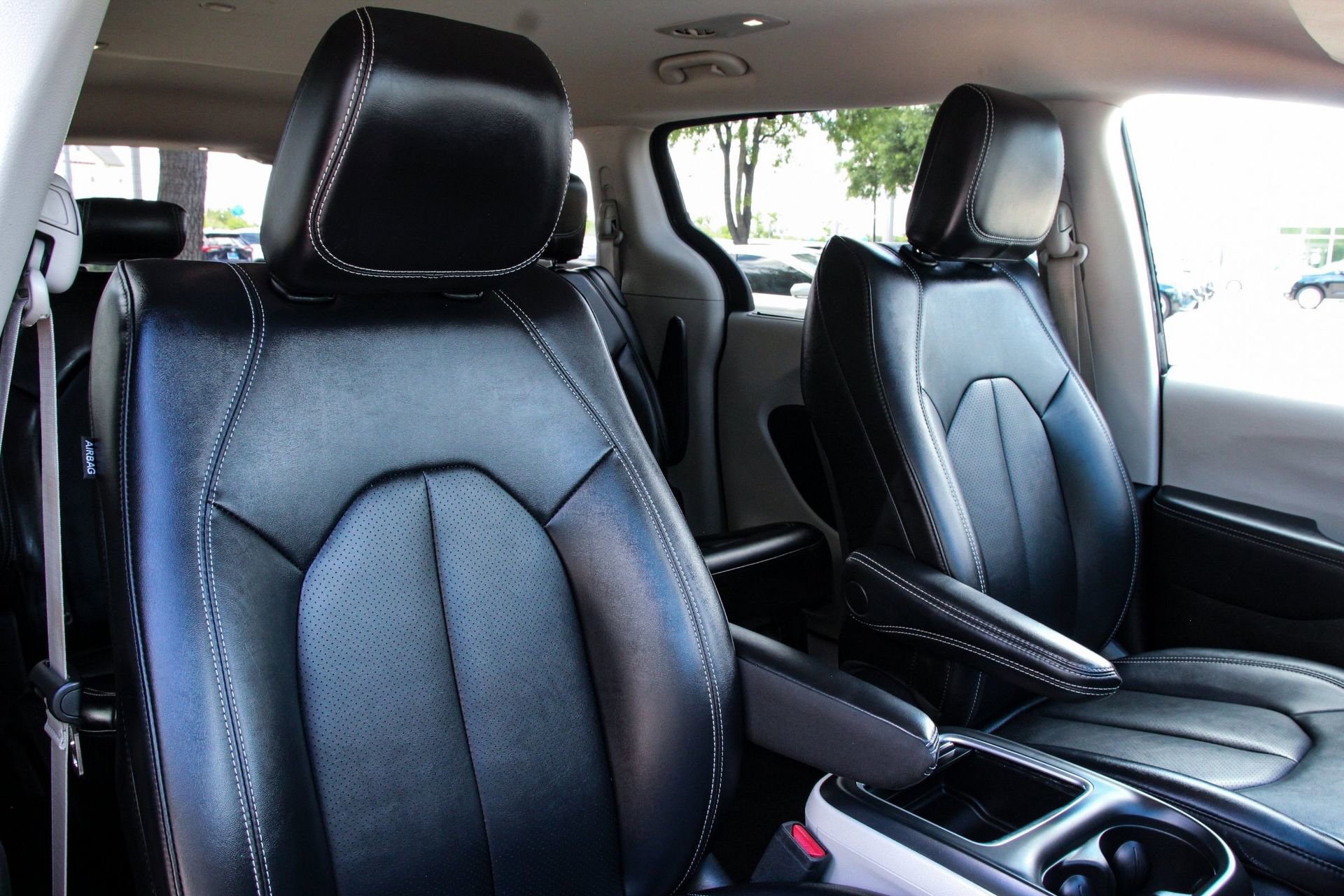 Used 2024 Chrysler Pacifica Touring-L image 29