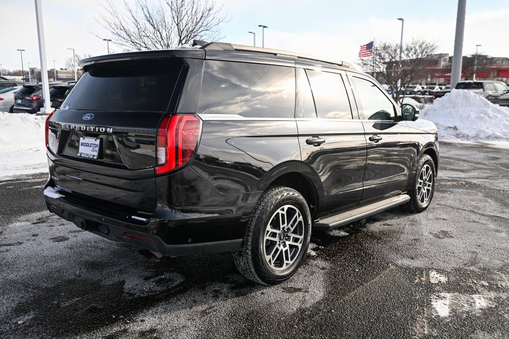 Certified 2025 Ford Expedition Active image 5