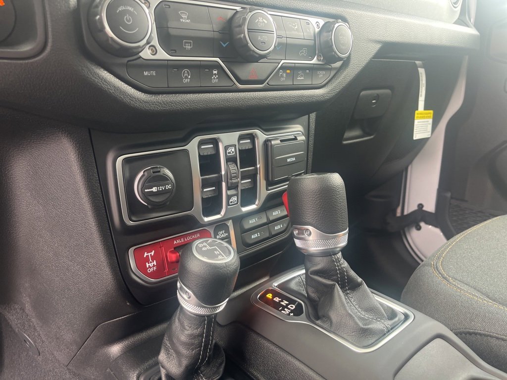 New 2025 Jeep Gladiator Willys image 12