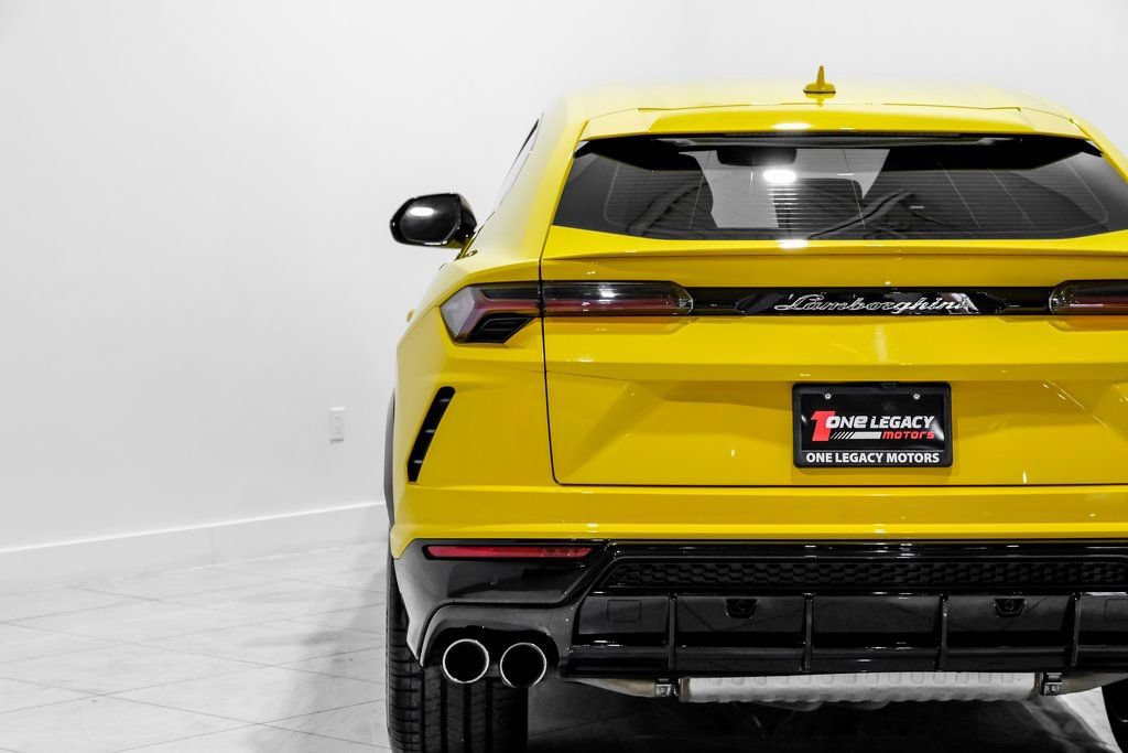 Used 2022 Lamborghini Urus AWD/4WD image 42