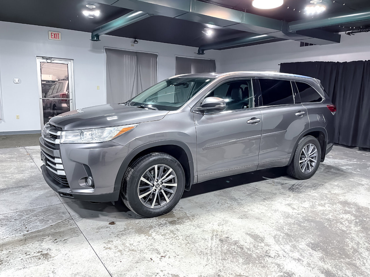 Used 2018 Toyota Highlander XLE image 4