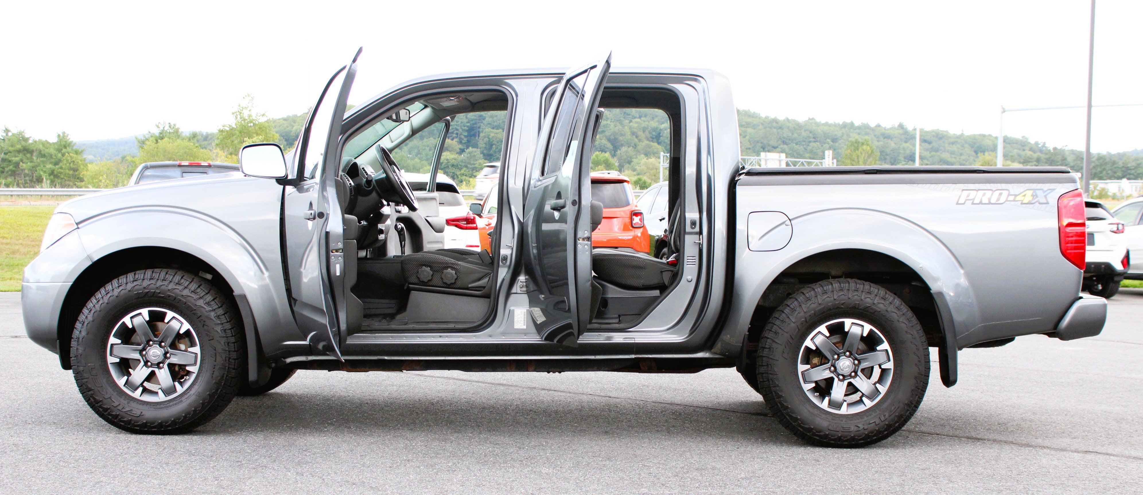 Used 2018 Nissan Frontier PRO-4X AWD/4WD image 13
