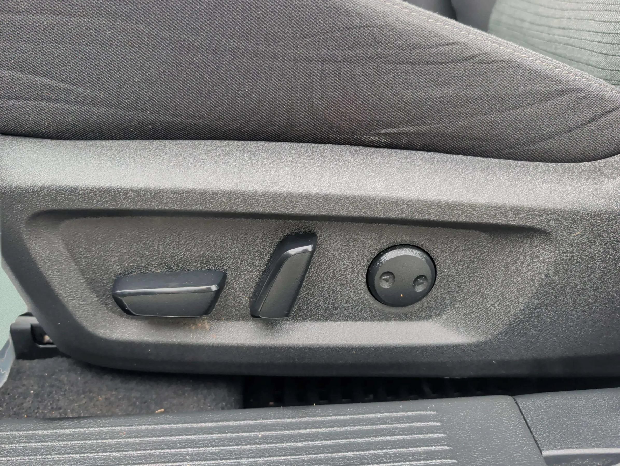 Used 2023 Nissan Rogue SV FWD image 14